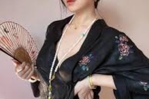 知名网红表妹李 KK破产！未婚生女后掉粉上百万转行去卖小吃