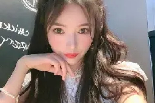 斗鱼女主播忘关摄像头私密画面流出！虚假人设彻底翻车
