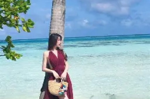 海底捞女网红阿朱低俗视频曝光网友质疑其穿衣自由