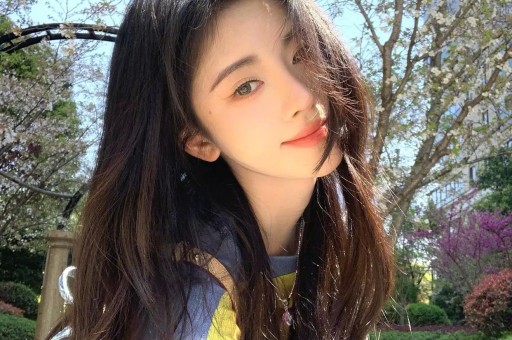 周震南父亲三度成老赖儿子同天代言高端品牌网友：有钱但不还