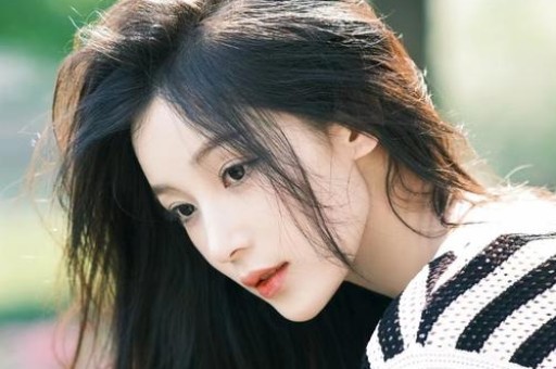 张嘉慧：从校园少女到时尚女王的传奇之路